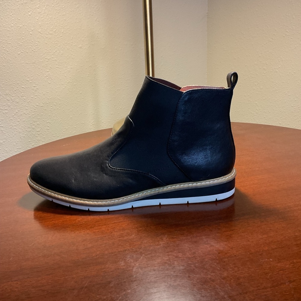NWOT Adam Tucker Black Apollo Leather Boot Size 9 1/2